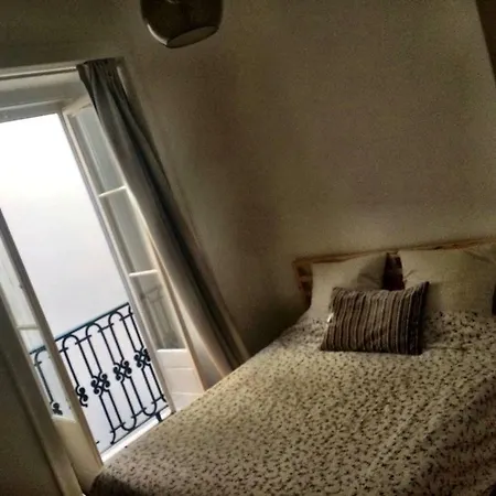 Apartment Huge Sunny 4bedroom In Principe Real. Lissabon